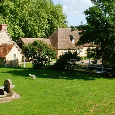 Avec Piscine Chauffee, Tennis Et Jardin Pres De Beaumont-sur-sarthe - Fr-1-410-214 بيت للعطل Maresché