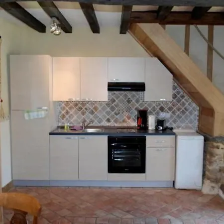 Avec Piscine Chauffee, Tennis Et Jardin Pres De Beaumont-sur-sarthe - Fr-1-410-214 * Maresché