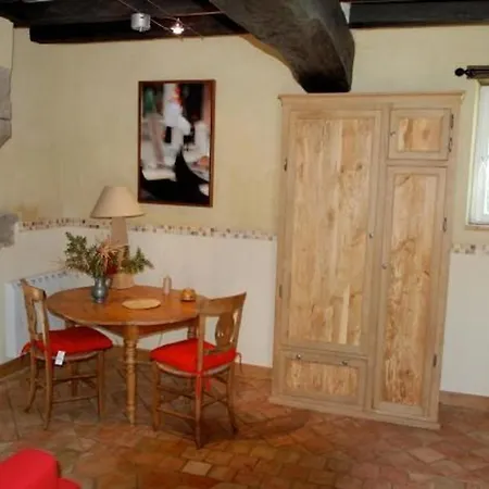 Avec Piscine Chauffee, Tennis Et Jardin Pres De Beaumont-sur-sarthe - Fr-1-410-214