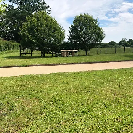 Avec Piscine Chauffee, Tennis Et Jardin Pres De Beaumont-sur-sarthe Country house *
