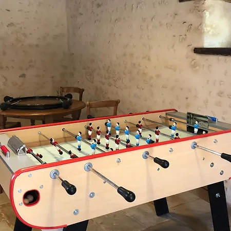 Avec Piscine Chauffee, Tennis Et Jardin Pres De Beaumont-sur-sarthe