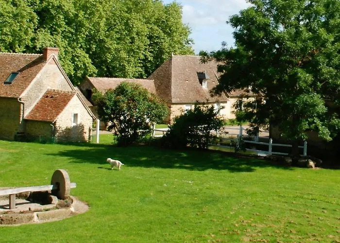 Avec Piscine Chauffee, Tennis Et Jardin Pres De Beaumont-sur-sarthe - Fr-1-410-214 Дом отдыха Maresche