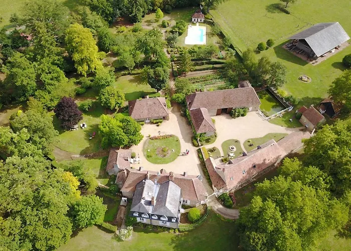 Avec Piscine Chauffee, Tennis Et Jardin Pres De Beaumont-sur-sarthe - Fr-1-410-214 Дом отдыха *