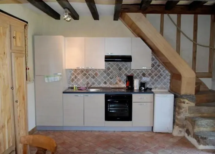 Avec Piscine Chauffee, Tennis Et Jardin Pres De Beaumont-sur-sarthe - Fr-1-410-214 * Maresché