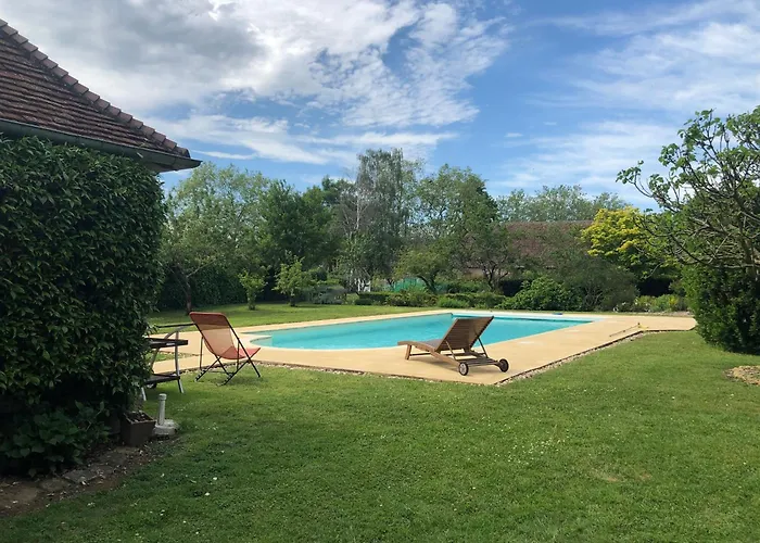 Avec Piscine Chauffee, Tennis Et Jardin Pres De Beaumont-sur-sarthe - Fr-1-410-214 Maresché